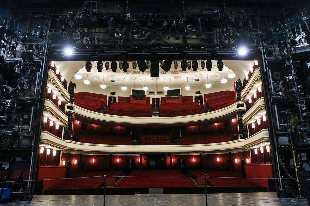 Volksoper Wien: Blick von Bühne in den Zuschauerraum