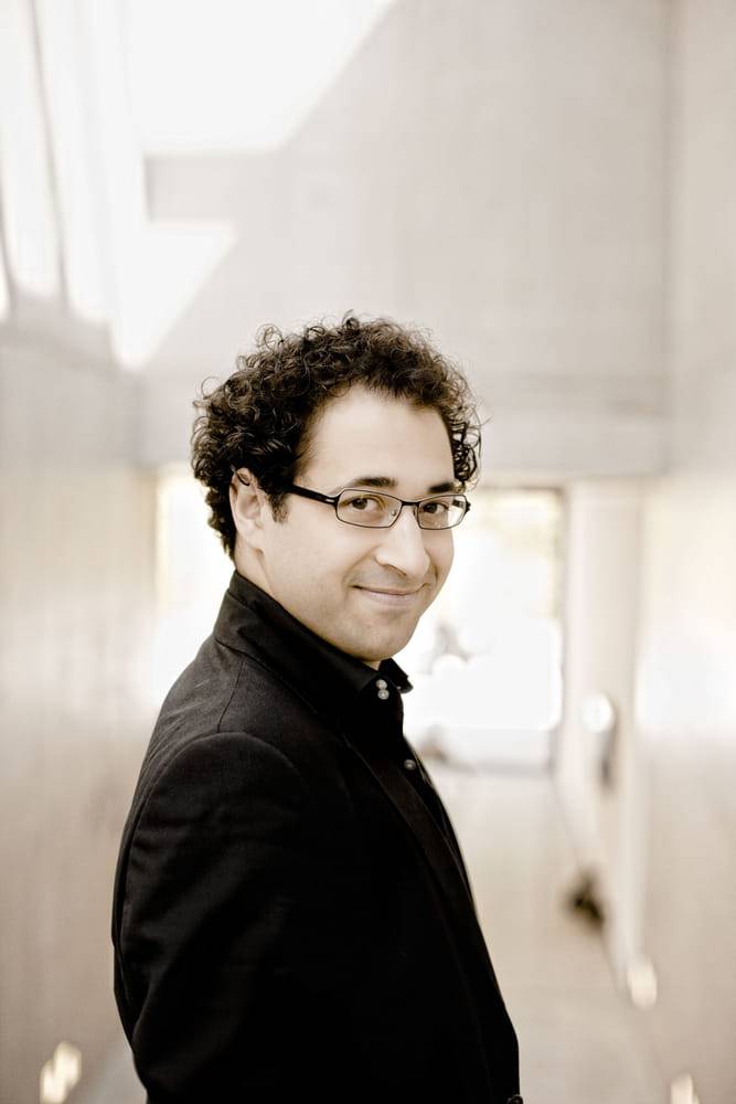 Leo Hussain (Musikalische Leitung "Così fan tutte")