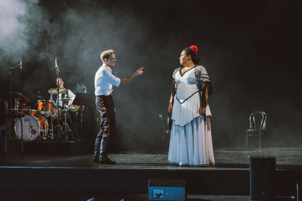Anton Zetterholm (Don José), Katia Ledoux (Carmen) - © Jenni Koller/Volksoper Wien Anton Zetterholm (Don José), Katia Ledoux (Carmen)