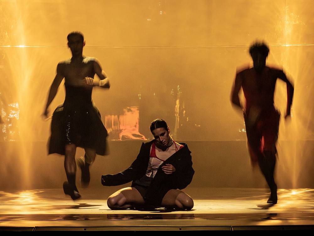 AEREA - © Ashley Taylor/Wiener Staatsballett AEREA