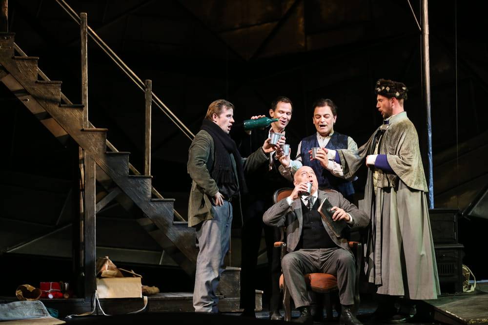 Andrei Bondarenko (Marcello), Szymon Komasa (Schaunard), Daniel Ohlenschläger (Benoît), Giorgio Berrugi (Rodolfo), Alexander Fritze (Colline)




