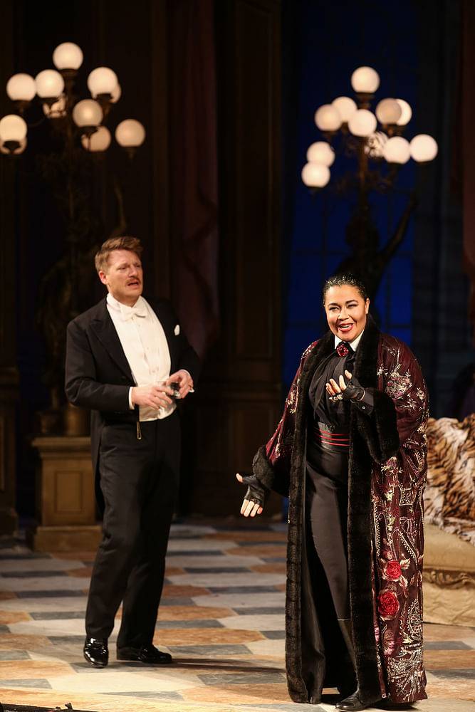 Daniel Schmutzhard (Eisenstein), Katia Ledoux (Orlofsky)