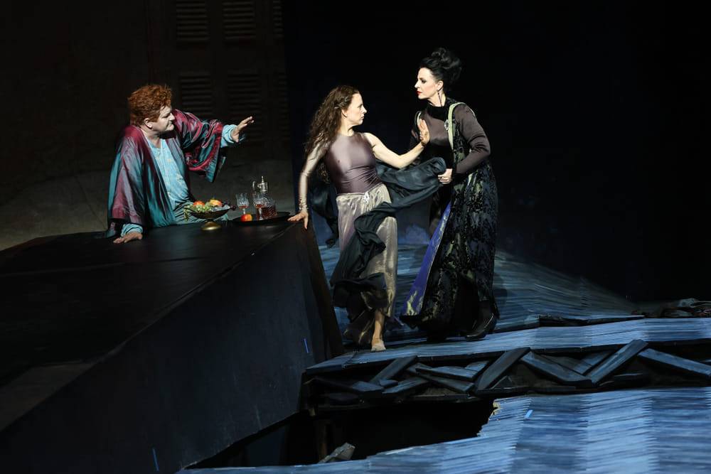 Probenfoto: Wolfgang Ablinger-Sperrhacke (Herodes), Astrid Kessler (Salome), Ursula Pfitzner (Herodias)