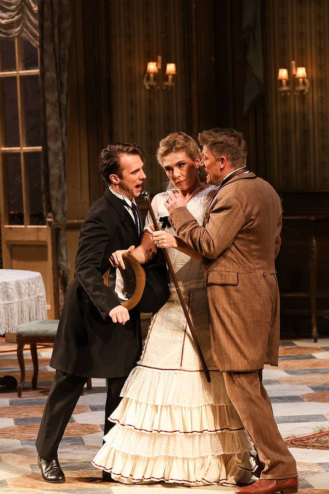 Stanisław Napierała (Dr. Blind), Annette Dasch (Rosalinde), Daniel Schmutzhard (Gabriel von Eisenstein)