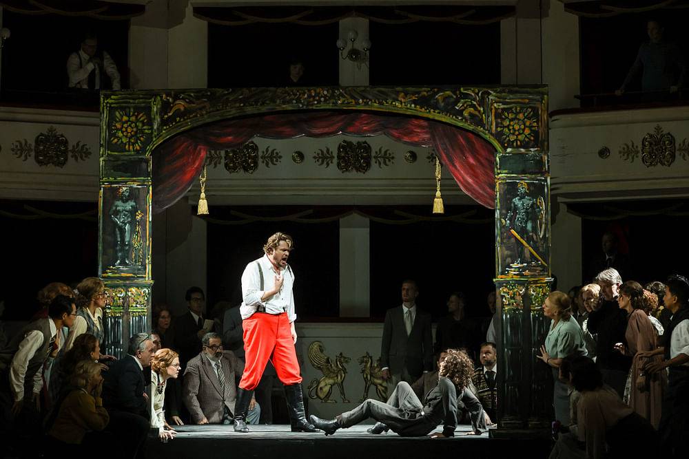 Tomislav Mužek (Don Josè), Annelie Sophie Müller (Carmen), Chor der Volksoper Wien