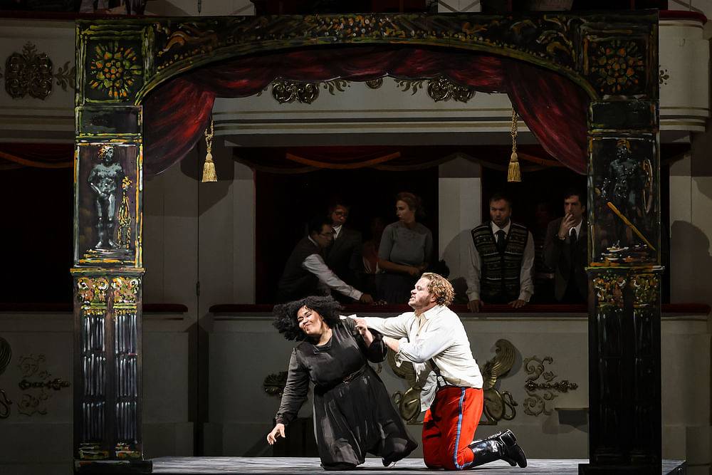Katia Ledoux (Carmen), Tomislav Mužek (Don José), Chor