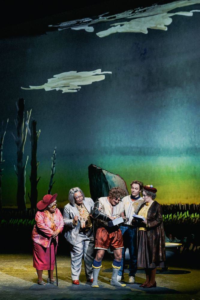Jasmin White (Dritte Dame), Katia Ledoux (Zweite Dame), Daniel Schmutzhard (Papageno), David Kerber (Tamino), Hedwig Ritter (Erste Dame) - © Marco Sommer/Volksoper Wien Jasmin White (Dritte Dame), Katia Ledoux (Zweite Dame), Daniel Schmutzhard (Papageno), David Kerber (Tamino), Hedwig Ritter (Erste Dame)