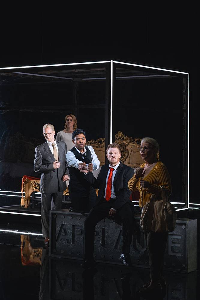 Stefan Cerny (Bartolo), Matilda Sterby (La contessa d'Almaviva), Michael Arivony (Figaro), Daniel Schmutzhard (Il conte d'Almaviva), Ulrike Steinsky (Marcellina) - © Marco Sommer / Volksoper Wien Stefan Cerny (Bartolo), Matilda Sterby (La contessa d'Almaviva), Michael Arivony (Figaro), Daniel Schmutzhard (Il conte d'Almaviva), Ulrike Steinsky (Marcellina)