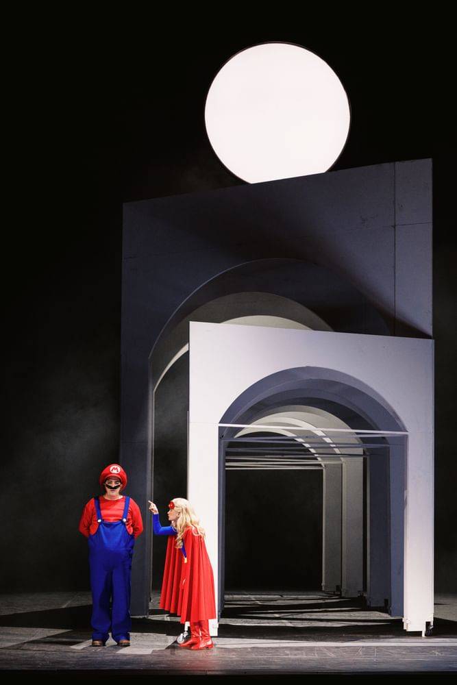 Jakob Semotan (Pappacoda), Juliette Khalil (Ciboletta) - © Marco Sommer/Volksoper Wien Jakob Semotan (Pappacoda), Juliette Khalil (Ciboletta)