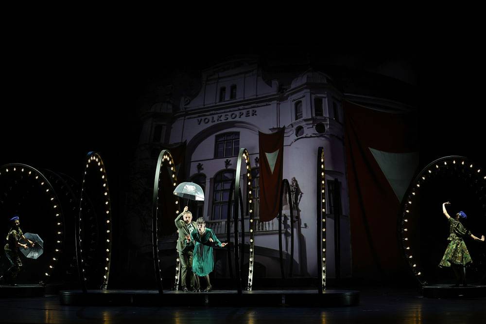 Robin Poell (Theodore Whitman), Marie Christin Zeisset (Emily Whitman), Ensemble