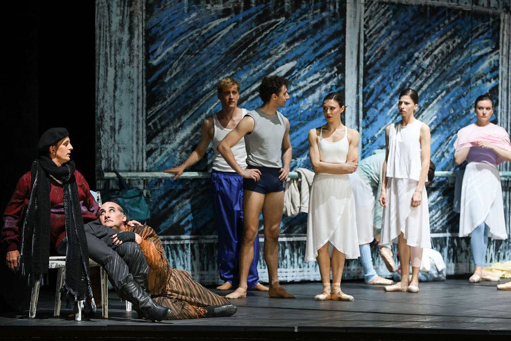 Sebastian Wendelin (Nurejew), Florian Carove (Solor, der Hund), Mila Schmidt (Nika), Wiener Staatsballett
