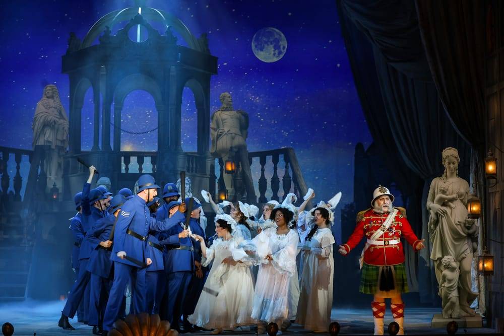 Jakob Semotan (Generalmajor Stanley), Ensemble