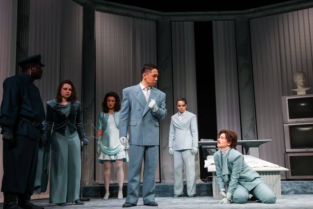 Smelo Mahlangu (Publio), Mira Alkhovik (Vitellia), Chelsea Guo (Servilia), Seiyoung Kim (Tito), Aleksandra Dimić (Annio), Camila Aguilera Yáñez (Sesto)