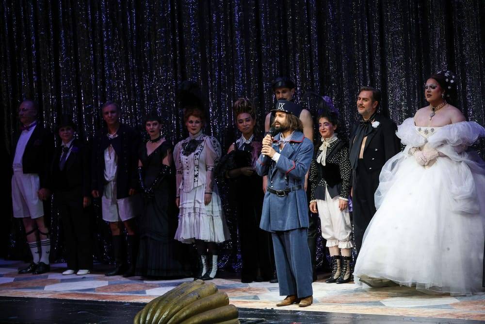 Tom Neuwirth (Frosch), Ensemble, Chor der Volksoper Wien