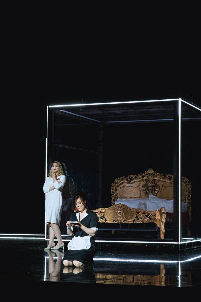 Matilda Sterby (La contessa d´Almaviva), Lauren Urquhart (Susanna) - © Marco Sommer / Volksoper Wien Matilda Sterby (La contessa d´Almaviva), Lauren Urquhart (Susanna)