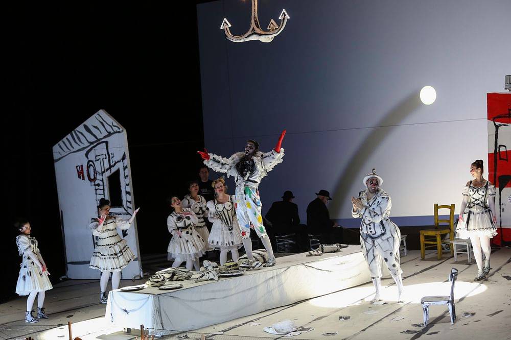 Günter Haumer (Don Giovanni), Stefan Cerny (Leporello), Chor, Komparserie
