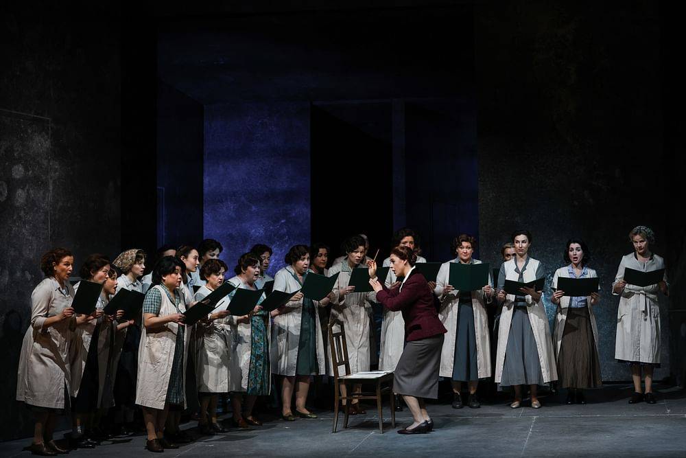 Stephanie Maitland (Mary, Sentas Amme), Damenchor der Volksoper Wien