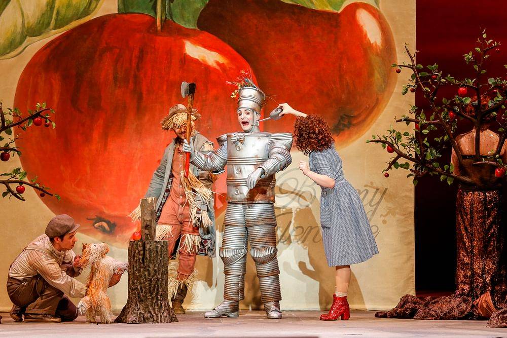 Daniel Jeroma (Toto), Peter Lesiak (Hunk/Die Vogelscheuche), Oliver Liebl (Hickory/Der Blechmann), Franziska Kemna (Dorothy)
