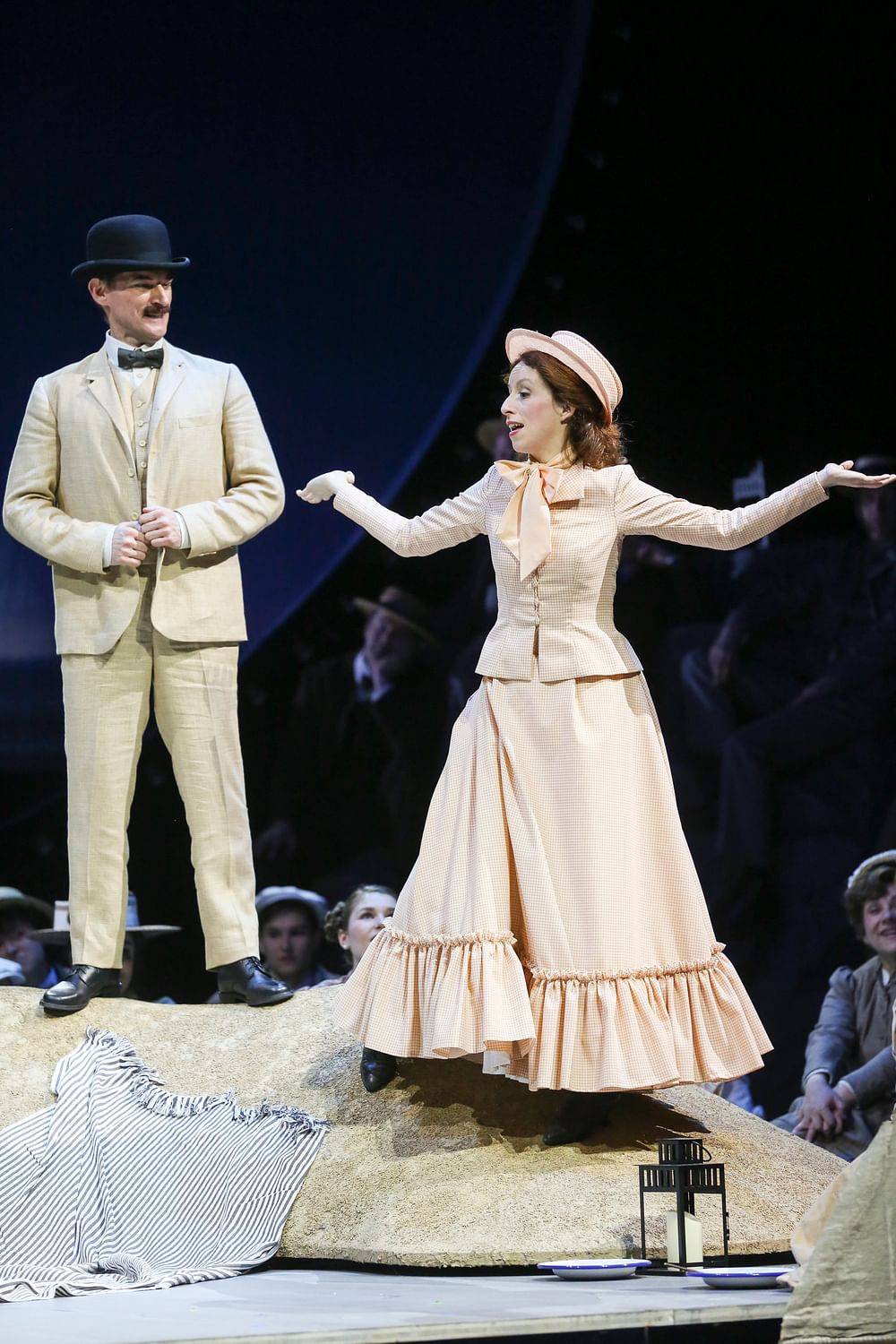 Jeffrey Treganza (Enoch Snow), Johanna Arrouas (Carrie Pipperidge)