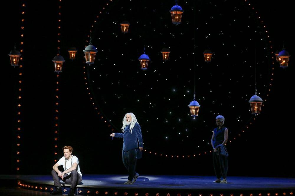 Daniel Schmutzhard (Billy Bigelow), Robert Meyer (Sternwart/Dr. Seldon), Oliver Liebl (Himmlischer Freund)