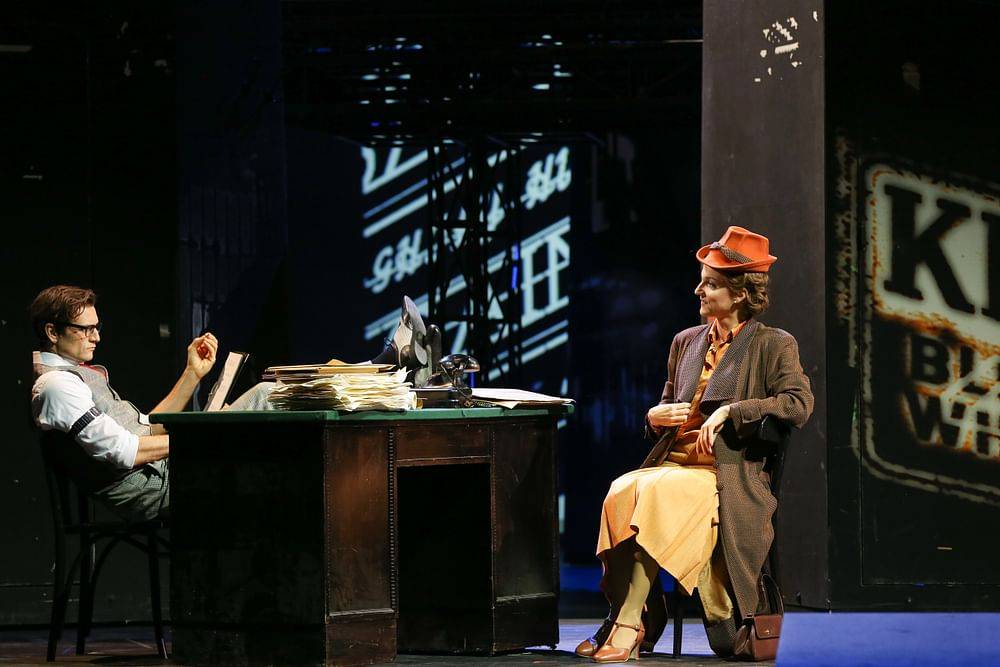 Drew Sarich (Robert Baker), Sarah Schütz (Ruth Sherwoord)