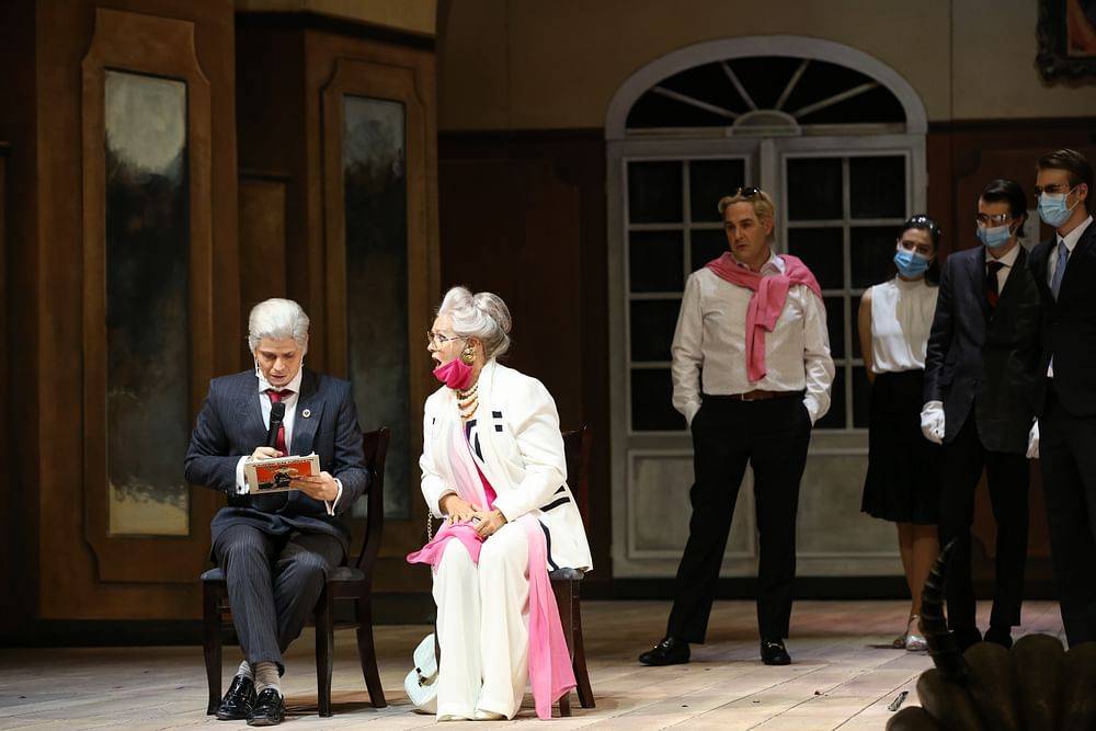 Michael Havlicek (Höllmayer), Verena Scheitz (Frau Zimmermann-Großfeldt), Carsten Süss (Isidor/Isbert/Immanuel), Jungendchor