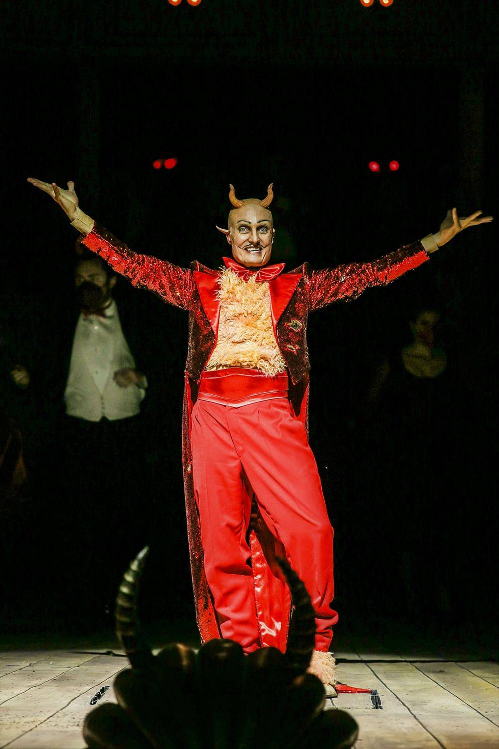Marco Di Sapia (Mutter Aglaja/Oberst Donnersbach/ Satan)