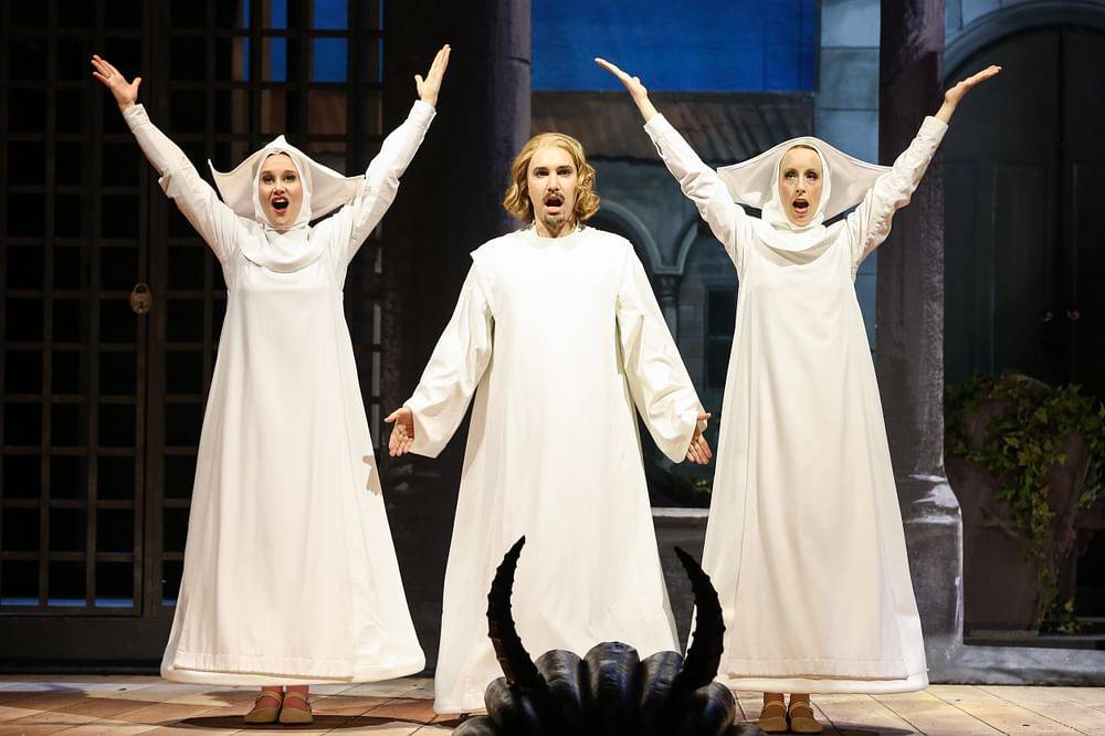 Theresa Dax (Amanda/Amalia/Amira), David Sitka (Reinhart/Reinwald/Reiner), Johanna Arrouas (Isabella/Isolde/Iska) 