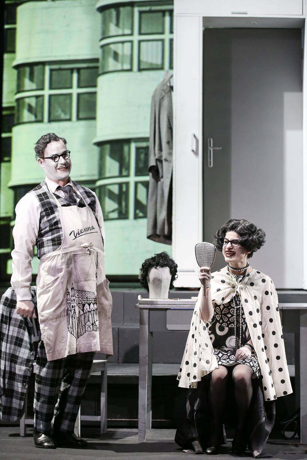 Peter Lesiak (Theodor Herlinger), Juliette Khalil (Jessie Leyland)
