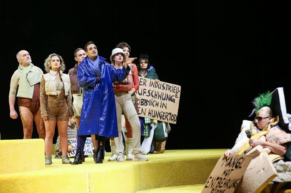 Oliver Liebl (Spelunkenjenny) mit  Wolfgang Gratschmaier, Eva Zamostny, Kevin Perry, Josefine Tyler, Regula Rosin (Huren), Komparserie (Bettler)