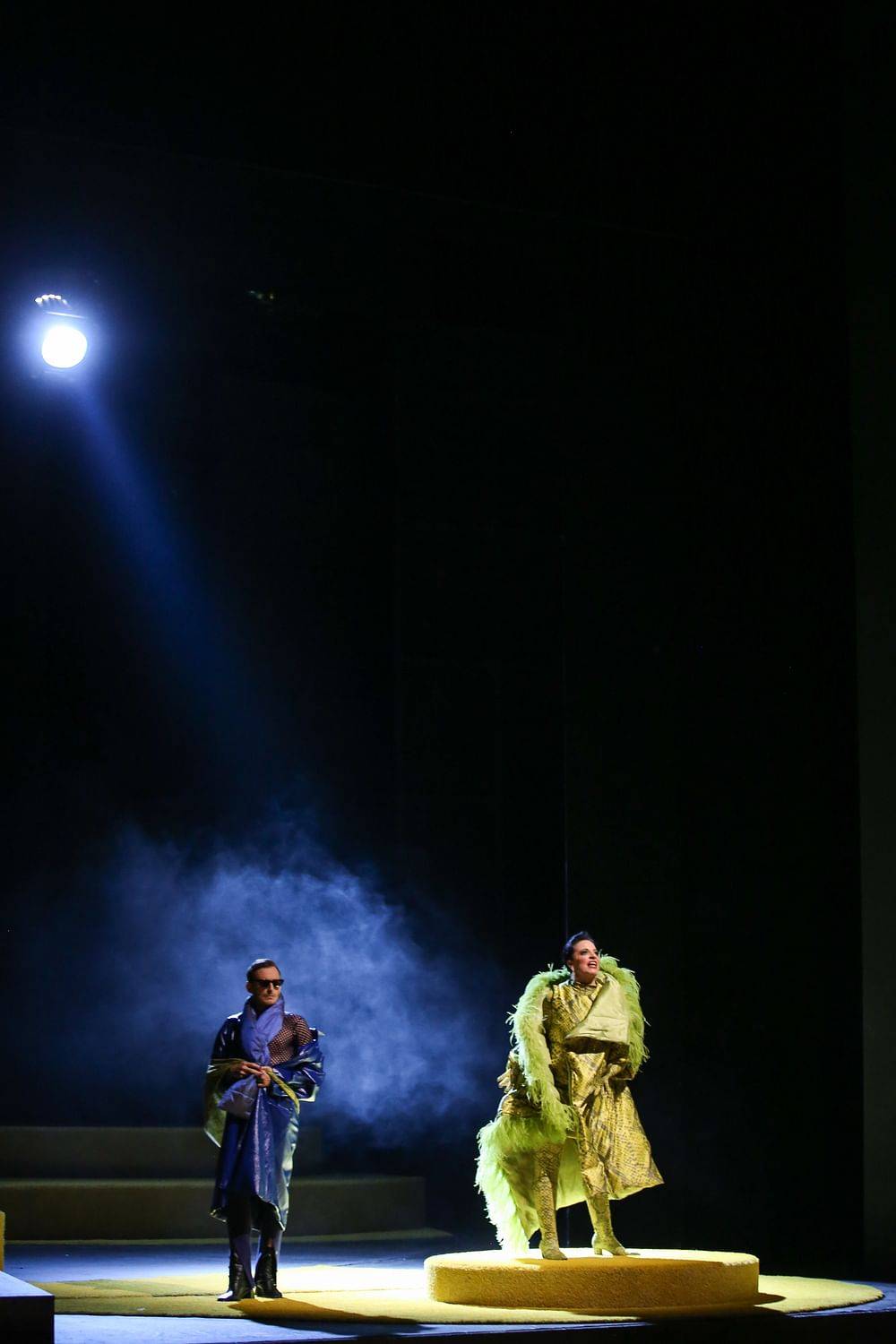Oliver Liebl (Spelunkenjenny), Ursula Pfitzner (Frau Peachum)
