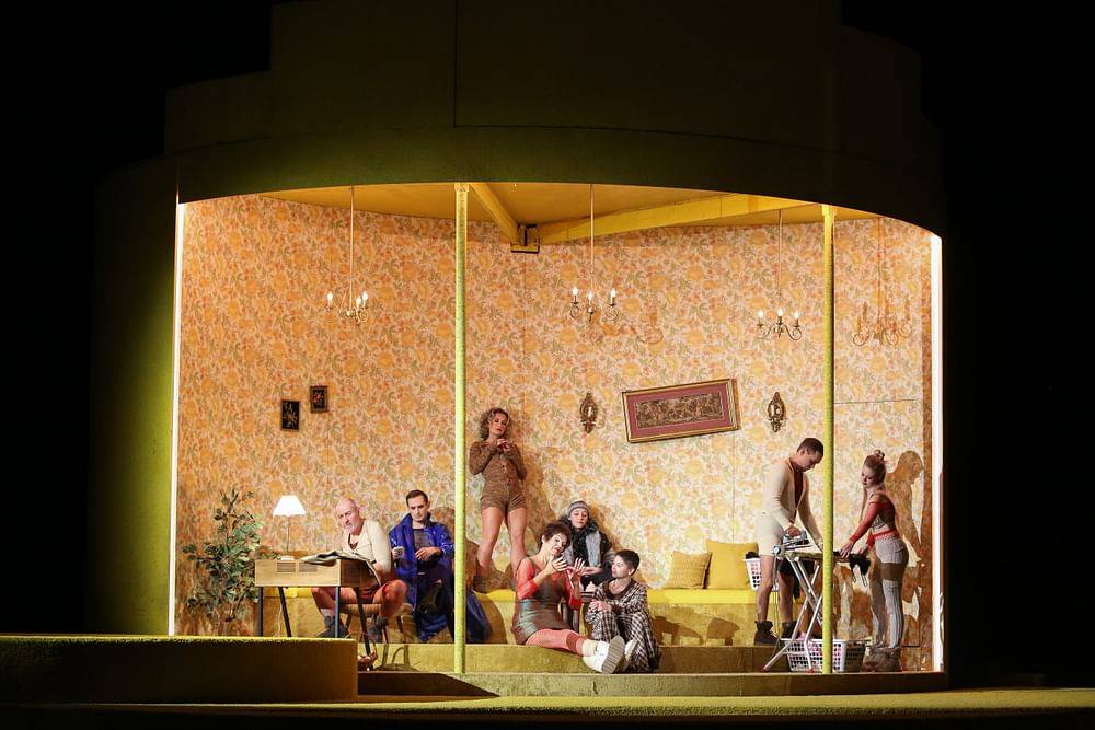 Wolfgang Gratschmaier (Zweite Hure), Oliver Liebl (Spelunkenjenny), Eva Zamostny (Erste Hure), Regula Rosin (Vierte Hure), Julia Edtmeier (Hakenfinger-Jakob), Camillo Kirchhoff (Moritatensänger), Kevin Perry (Fünfte Hure), Josefine Tyler (Dritte Hure)

