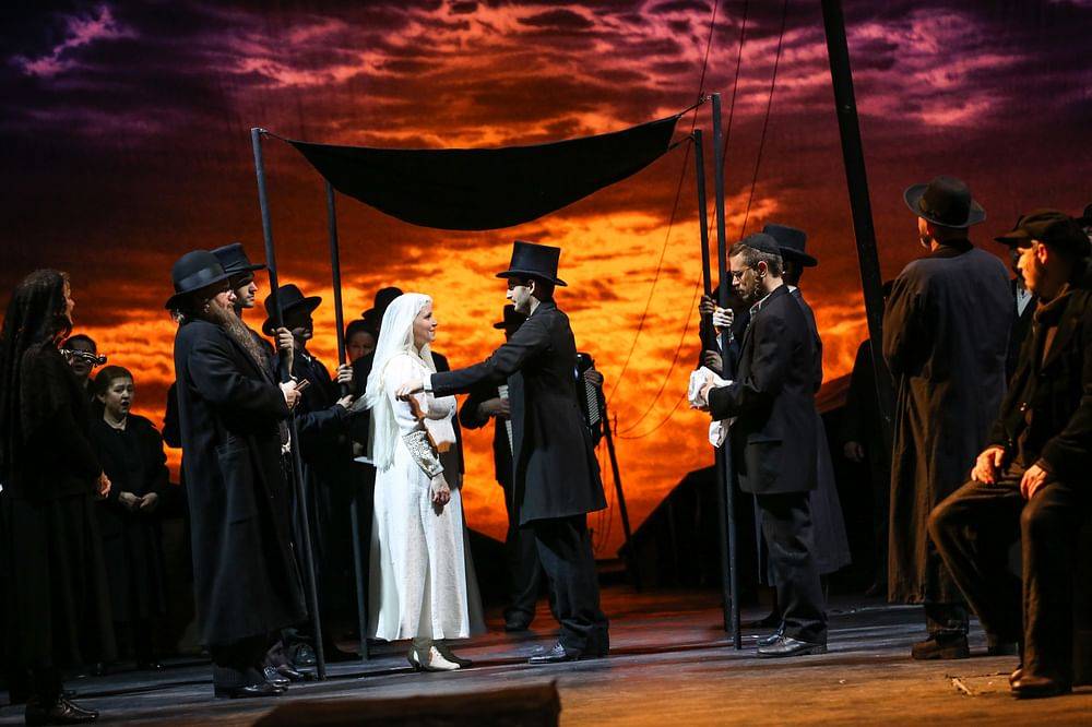 Anita Götz (Zeitel), Oliver Liebl (Mottel Kamzoil), Chor, Wiener Staatsballett