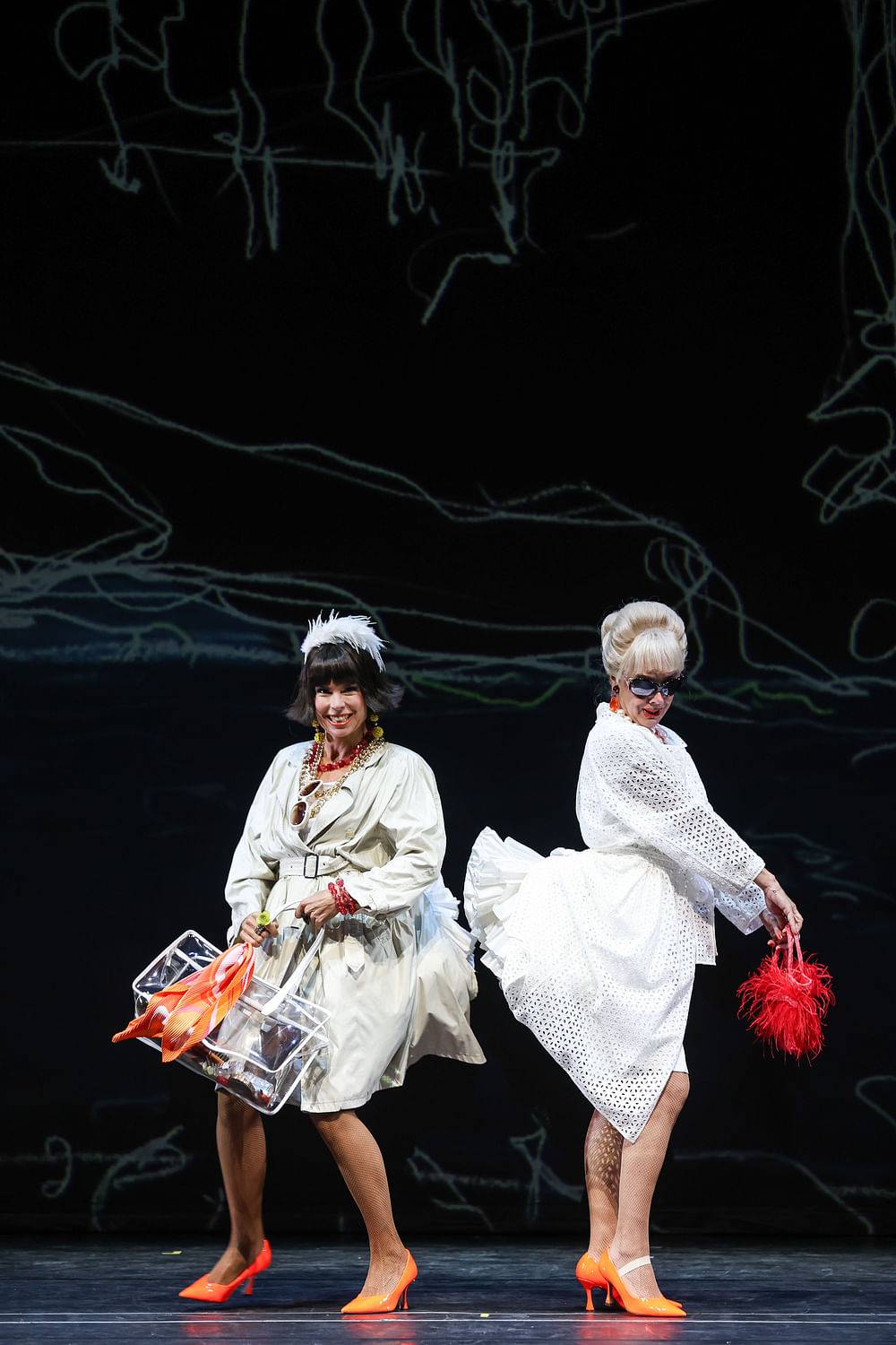 Julia Koci (Amelia Gabble), Martina Dorak (Abigail Gabble)