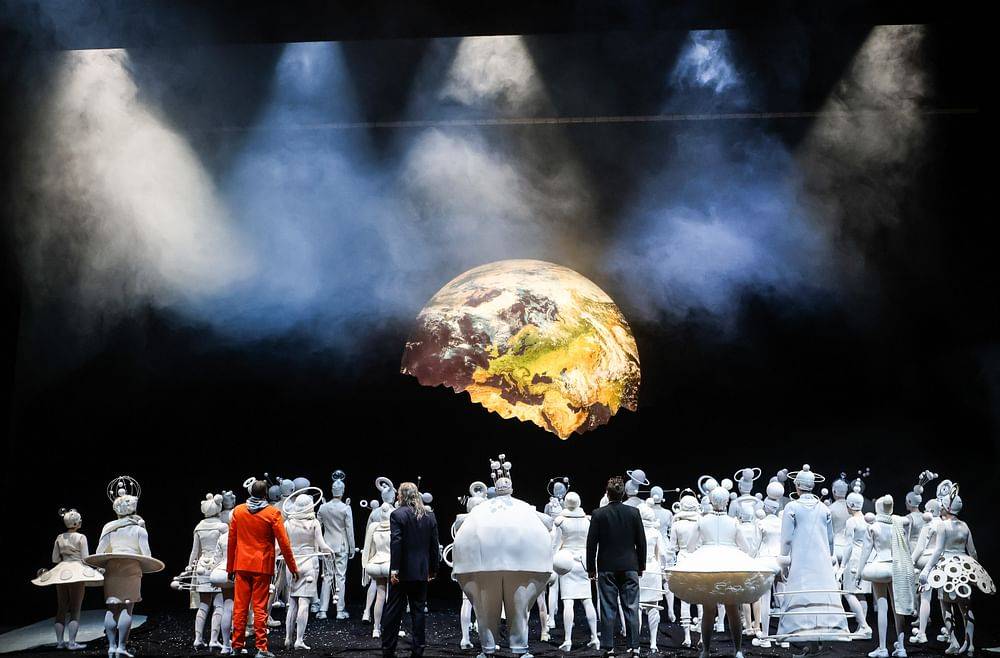 Jaye Simmons (Flamma), Aaron-Casey Gould (Prinz Caprice), Carsten Süss (König Zack), Christoph Stocker (König Kosmos), Paul Schweinester (Mikroskop), Alexandra Flood (Prinzessin Fantasia), Jonathan Hamouda Kügler (Kaktus), Jugendchor, Kinderchor