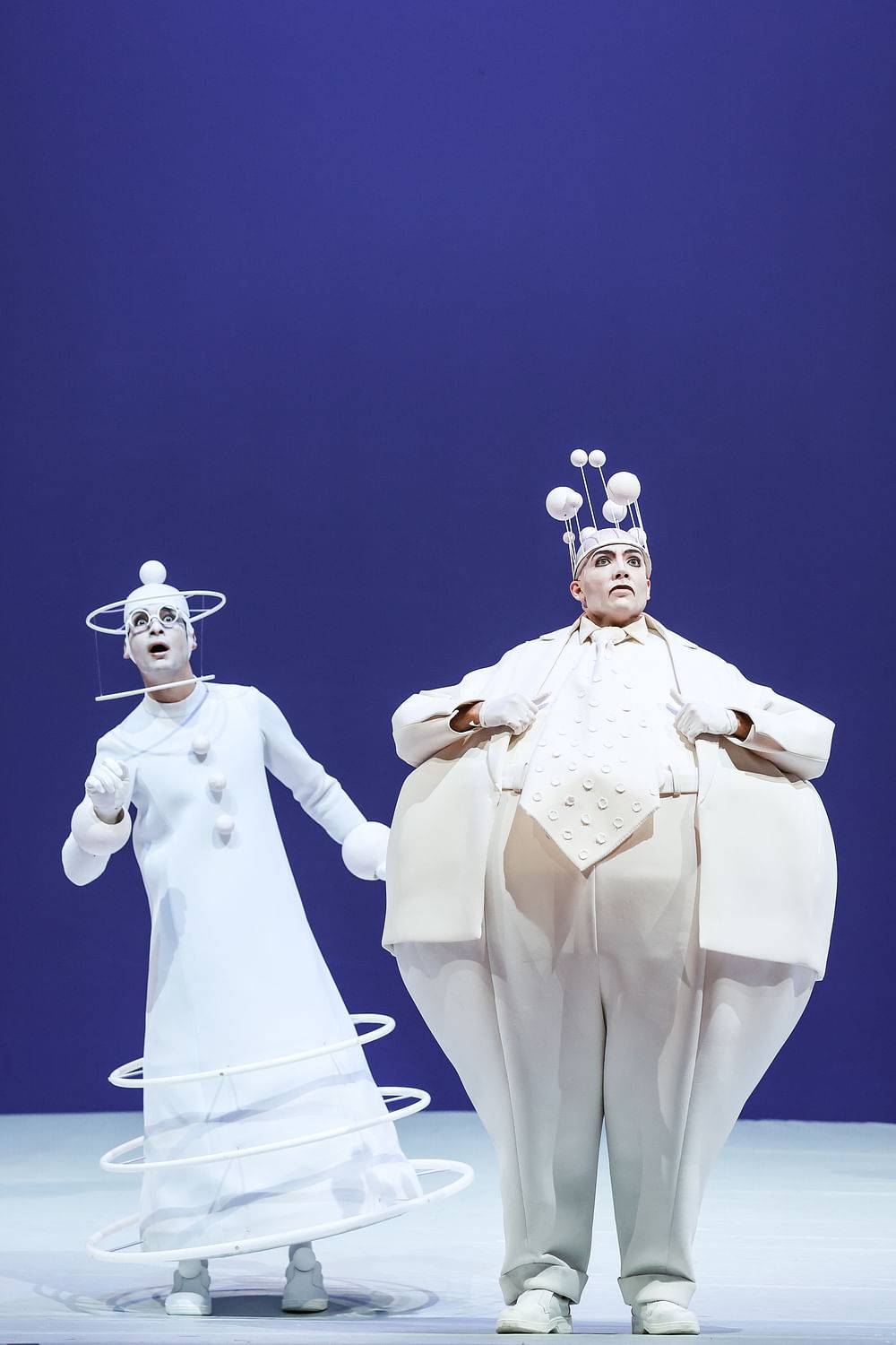 Jonathan Hamouda Kügler (Kaktus), Christoph Stocker (König Kosmos)