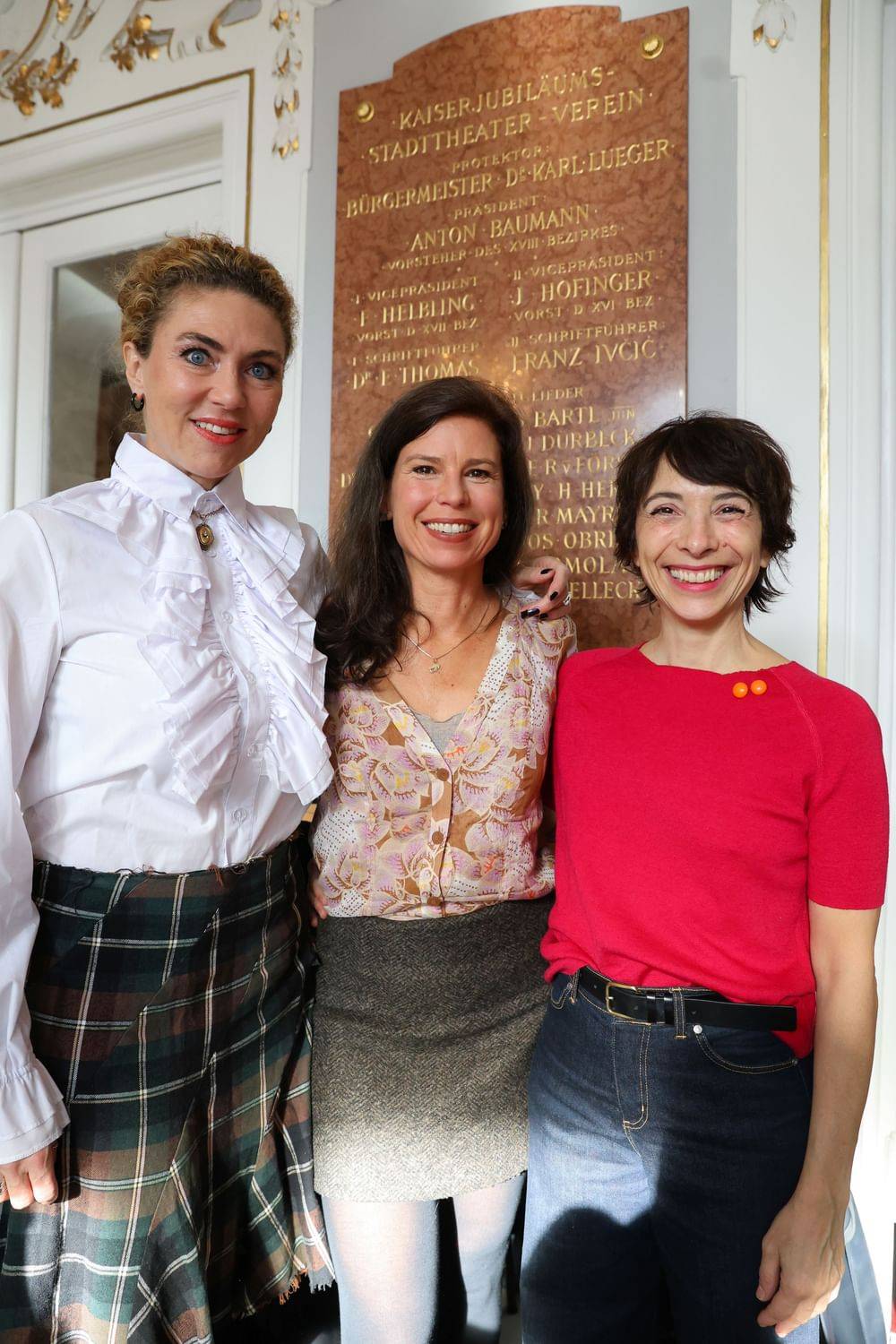 Annette Dasch (Ida Grünwald), Julia Koci (Schwester 1), Ruth Brauer-Kvam (Mutter/Mme Francine) beim Konzeptionsgespräch