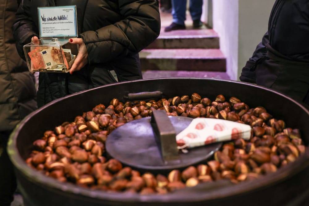 Maroni & Spenden für das Vermittlungsprogramm "Wir sind alle Matilda!"