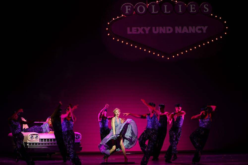 Bettina Mönch (Phyllis Rogers Stone), Ensemble
