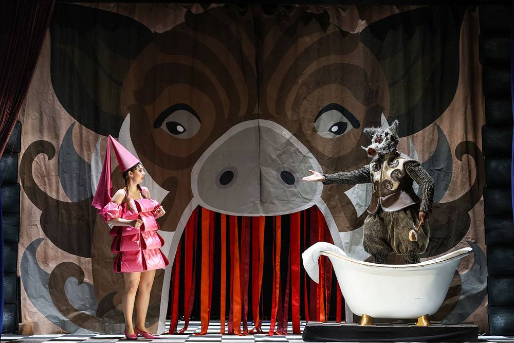 Hannah Fheodoroff (Flora / Chorus 3), Smelo Mahlangu (Das Schwein / Chorus 8)