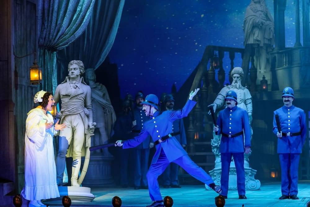 Nicole Chévalier (Mabel), Kevin Perry, Gerhard Kasal, Nicolaus Hagg (Polizisten), Ensemble, Chor