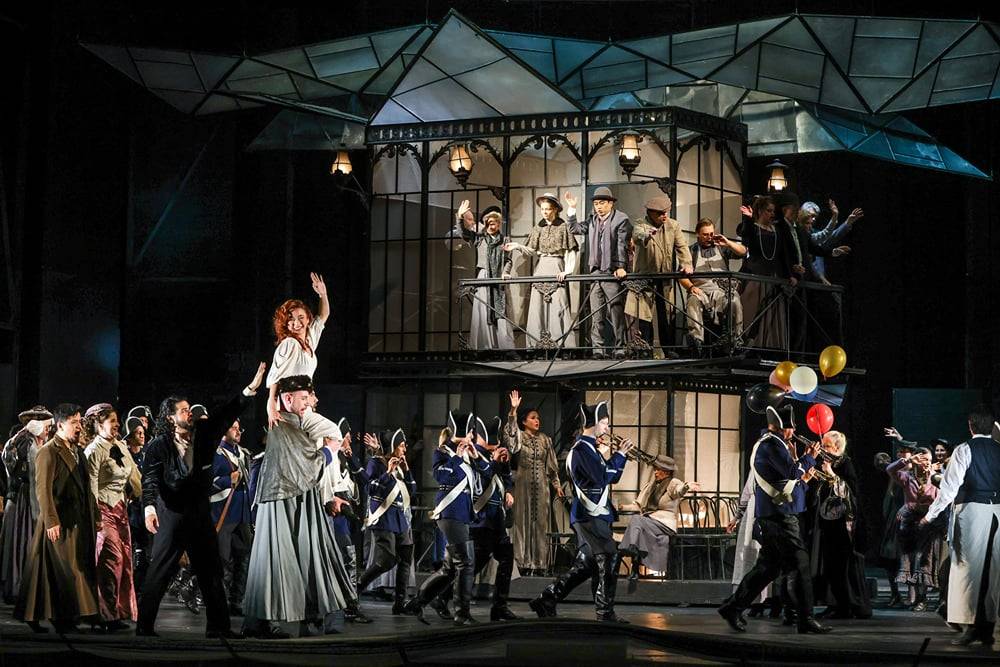 Jenish Ysmanov (Rodolfo), Hedwig Ritter (Mimì), Pablo Santa Cruz (Shaunard), Alexander Fritze (Colline), Chelsea Guo (Musetta), Chor der Volksoper Wien, Ensemble