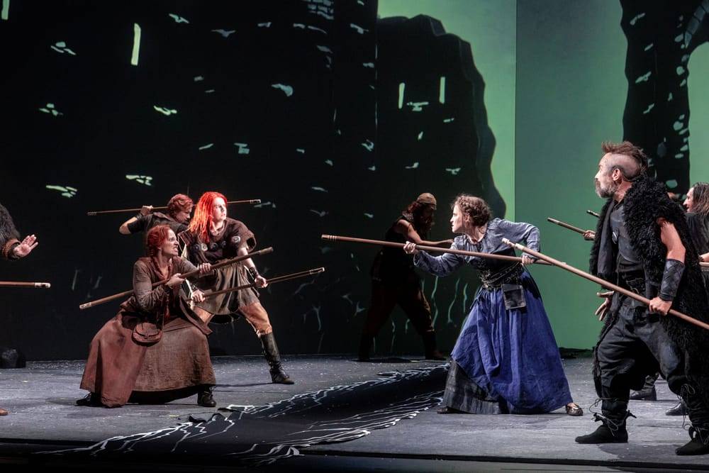 Ursula Pfitzner (Undis), Rebecca Nelsen (Lovis), Juergen Maurer (Mattis), Ensemble