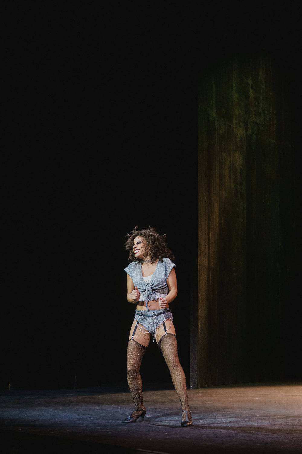 Myrthes Monteiro (Velma Kelly)