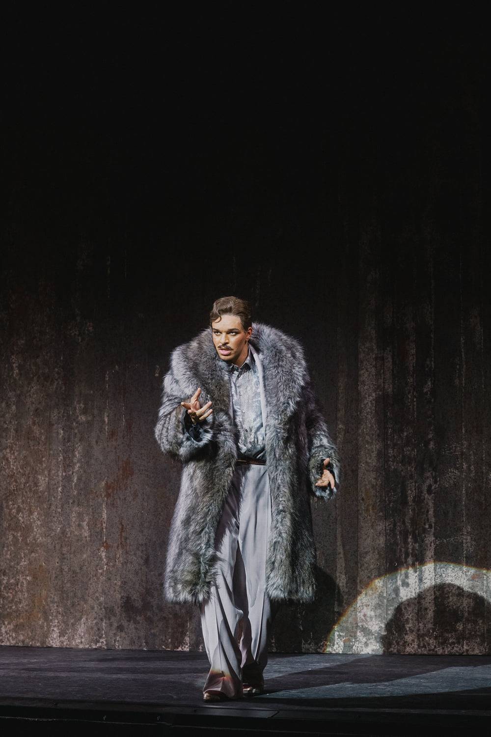 Lionel von Lawrence (Billy Flynn)