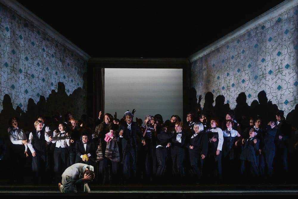 Attilio Glaser (Hoffmann), Josef Wagner (Lindorf / Coppélius / Dapertutto / Miracle), Aaron-Casey Gould (Spalanzani / Nathanaël), Chor der Volksoper Wien