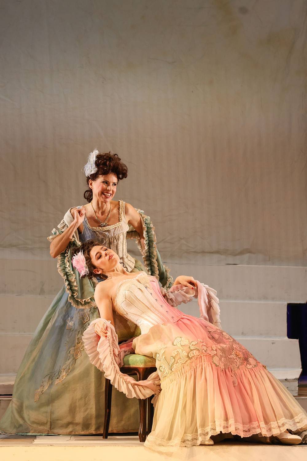 Julia Koci (Yvette), Stephanie Maitland (Suzy)