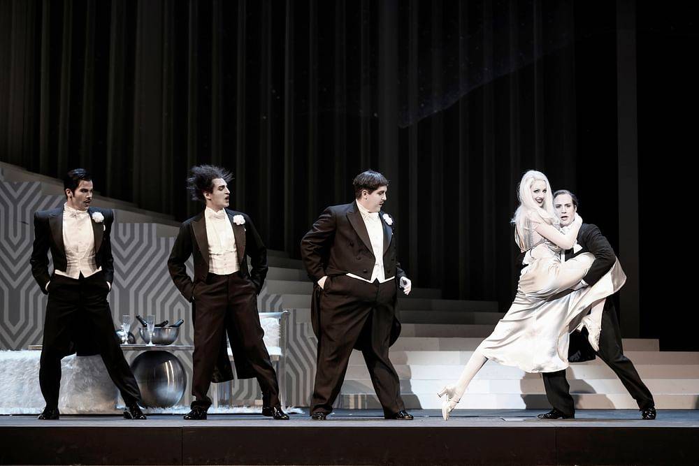 Bettina Mönch (Gloria Mills), Hollywood Harmonists (Stefan Bischoff, Oliver Liebl, Roman Martin, Maximilian Klakow, Jakob Semotan)