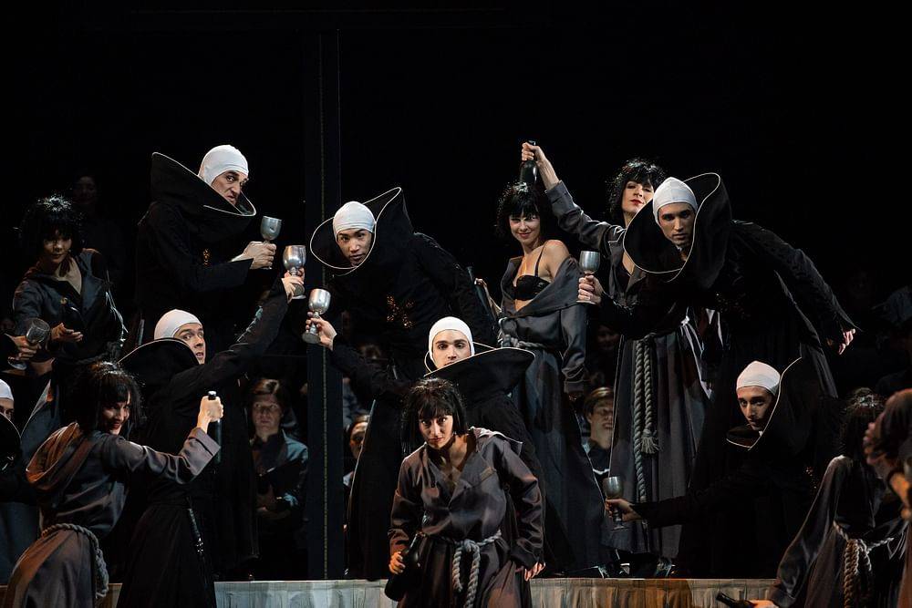 Ensemble in Carmina Burana