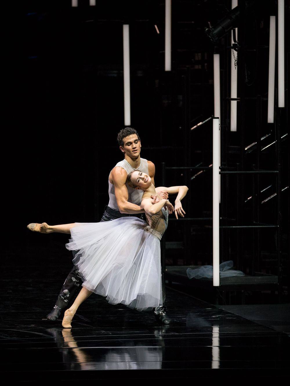 Elena Bottaro (Juliette), Andrés Garcia-Torres (Roméo)